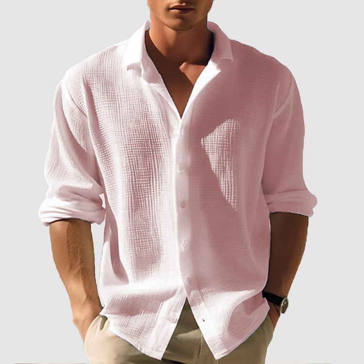 Camicia uomo bianca in cotone, maniche lunghe arrotolate, stile casual elegante, perfetta per moda estiva.