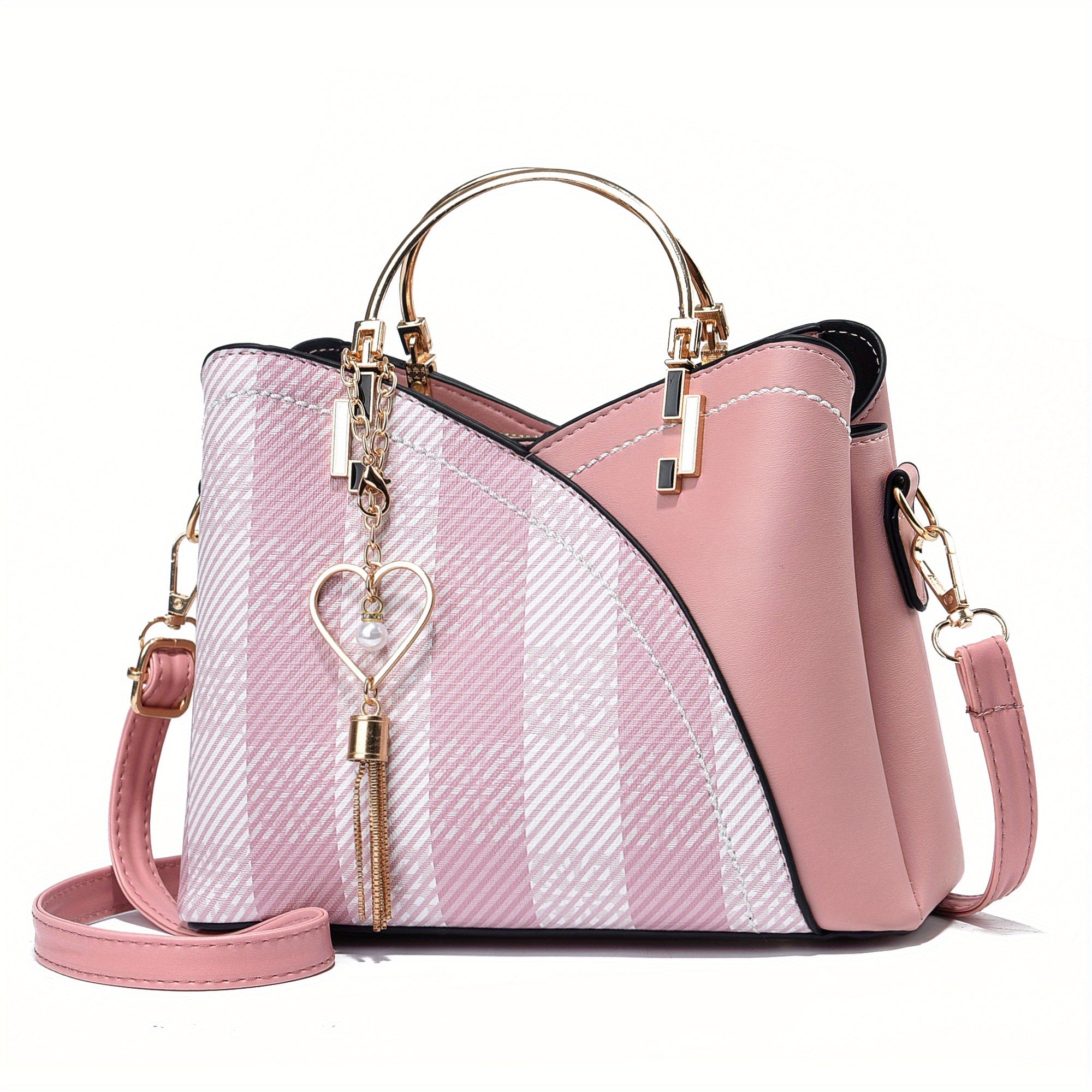 Borsa a mano donna rosa con dettagli dorati, motivo a righe, ciondolo a cuore e tracolla regolabile. Elegante accessorio moda femminile.