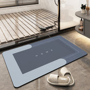 Tappeto da bagno antiscivolo grigio con scritta "HOME", design moderno, adatto per doccia, pavimento in marmo, include pantofole beige.
