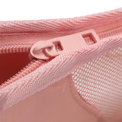 Sacca per biancheria in rete rosa con cerniera resistente, ideale per lavatrice. Accessorio lavanderia pratico e durevole.