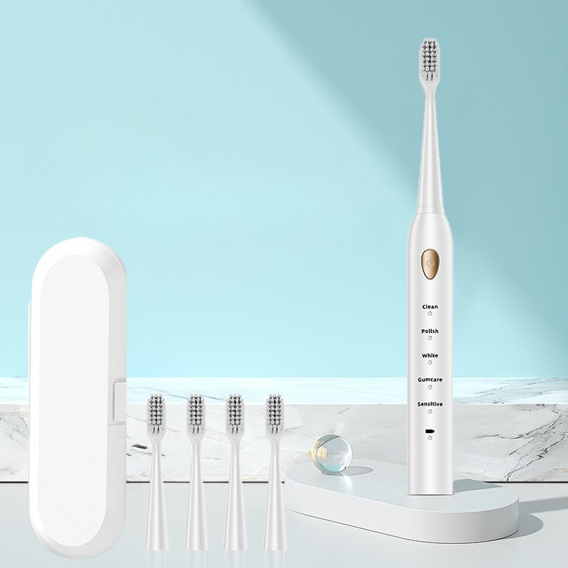 Spazzolino elettrico bianco con cinque testine di ricambio e custodia, design moderno, modalità multiple, ideale per igiene orale avanzata.