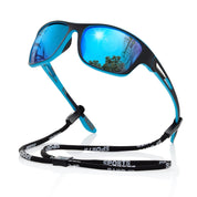 Occhiali da sole sportivi blu con lenti polarizzate a specchio, montatura leggera e cinturino regolabile. Ideali per attività all'aperto.