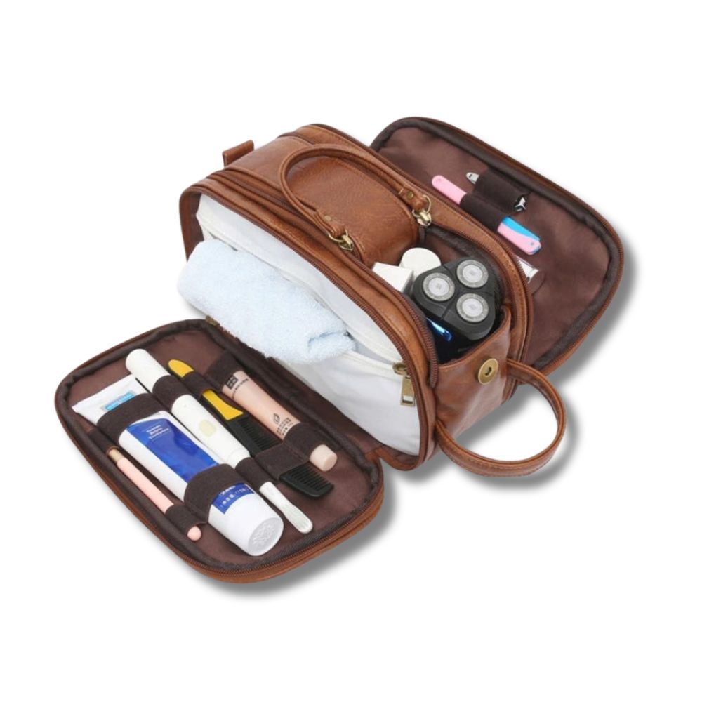 Borsa da toilette in pelle marrone con scomparti aperti, contenente articoli da bagno e cosmetici. Ideale per viaggi, organizzazione e cura personale.