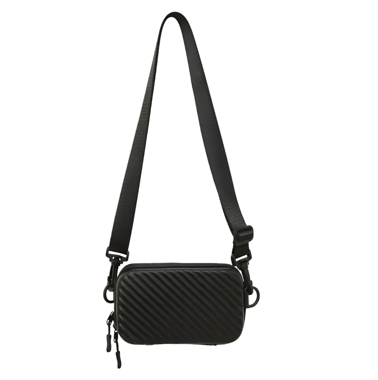 Tracolla nera unisex in pelle con motivo a righe diagonali, chiusura a zip e cinturino regolabile. Borsa moderna e versatile per ogni occasione.