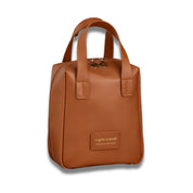 Borsa a mano in pelle marrone, design compatto, doppio manico, chiusura a zip, ideale per viaggi e uso quotidiano. Elegante e funzionale.