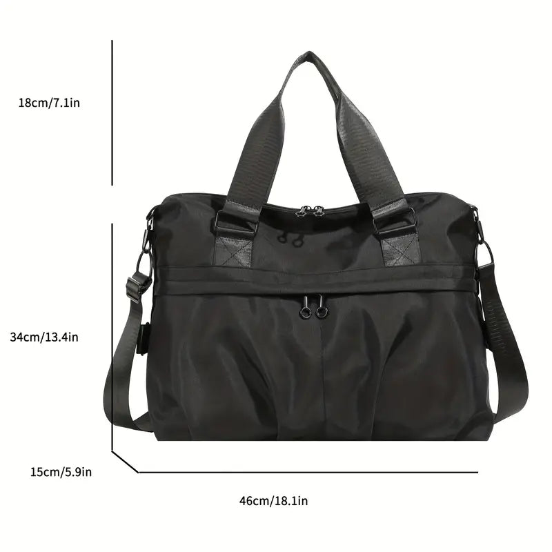Borsa da viaggio nera in nylon, dimensioni 46x34x18 cm, con manici resistenti e tracolla regolabile. Design elegante e spazioso per viaggi.