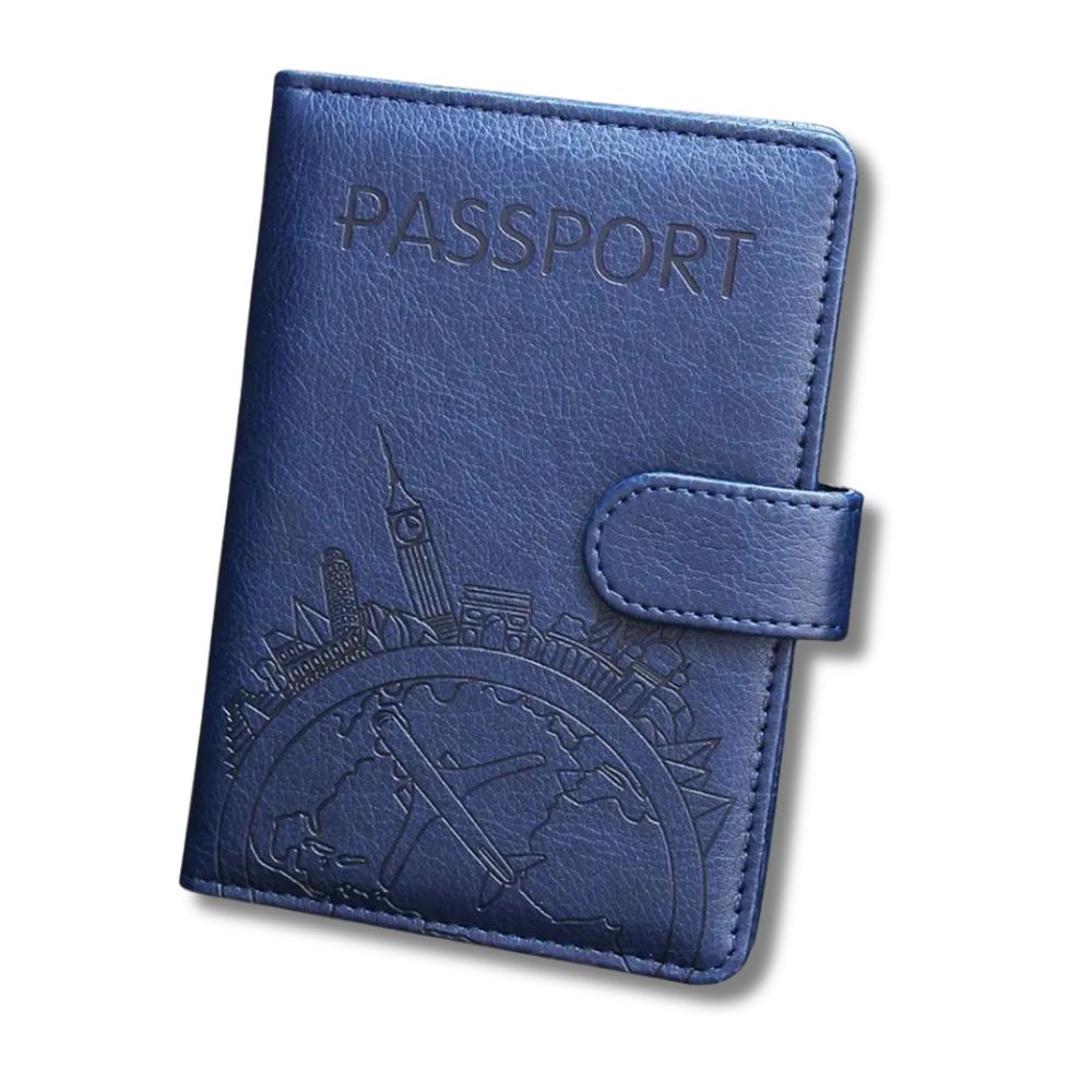 Custodia passaporto blu in pelle con incisione di monumenti iconici, chiusura a bottone. Accessorio da viaggio elegante e funzionale.