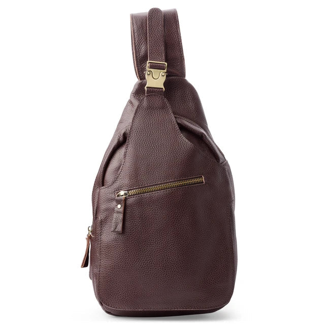 Zaino monospalla in pelle marrone con tasca frontale con zip, design elegante e pratico, ideale per viaggi e uso quotidiano.