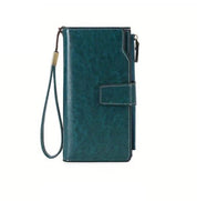 Portafoglio donna in pelle verde con cinturino da polso, design elegante e funzionale, ideale per carte di credito e contanti.