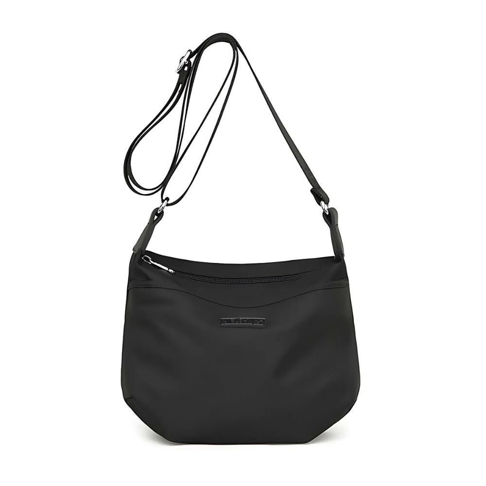 Borsa a tracolla nera in pelle sintetica, design minimalista, con cerniera frontale e tracolla regolabile. Accessorio moda donna elegante e versatile.