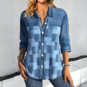 Camicia donna a quadri blu, maniche lunghe, bottoni frontali, stile casual. Perfetta per moda autunnale, abbigliamento femminile trendy.
