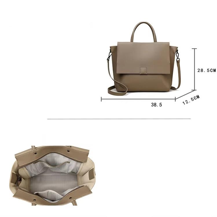 Borsa a tracolla beige in pelle, dimensioni 38.5x28.5x12.5 cm, con manico superiore e tasche interne. Elegante e versatile per ogni occasione.