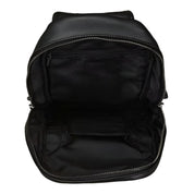 Zaino nero in pelle aperto, con tasca interna e cerniera, ideale per scuola o lavoro. Design elegante e spazioso. Accessorio moda unisex.