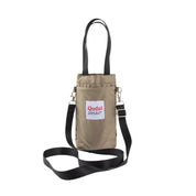 Borsa a tracolla beige con manici neri, tasca frontale e logo "Qudai". Design compatto, ideale per uso quotidiano e viaggi.