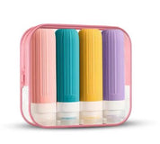 Set di flaconi da viaggio colorati in silicone, contenuti in una custodia trasparente rosa. Ideali per shampoo, lozioni, cosmetici.