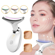 Dispositivo massaggio viso LED, anti-invecchiamento, rassodante pelle, tre modalità colore, donna in uso, miglioramento contorno viso, cura pelle.