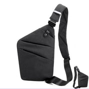Zaino monospalla nero, design moderno e compatto, con tasche multiple e tracolla regolabile. Ideale per viaggi e uso quotidiano.