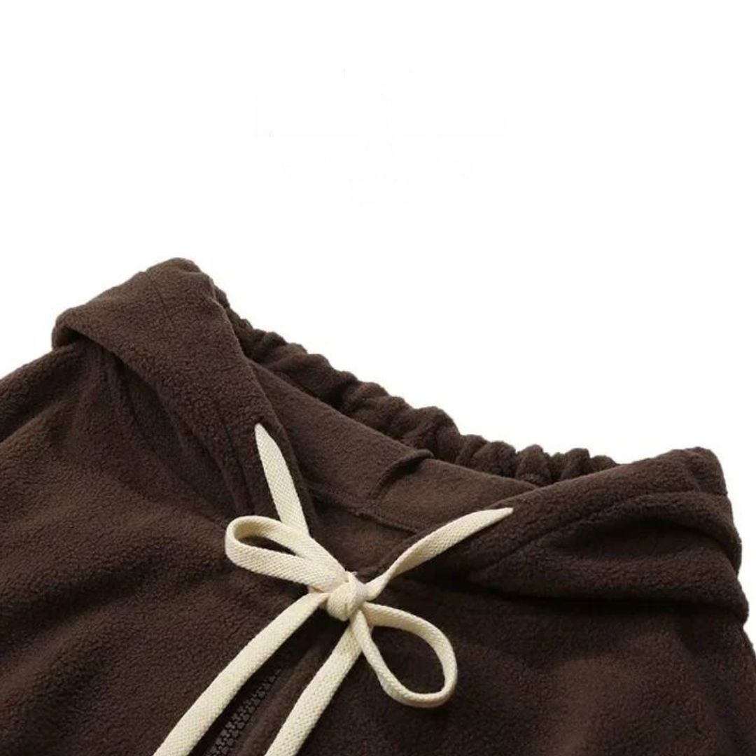 Felpa con cappuccio marrone in pile, dettaglio laccio bianco, moda casual, abbigliamento autunnale, tessuto caldo e morbido, stile unisex.