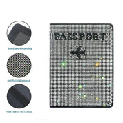 Custodia passaporto in pelle nera con strass, design elegante, materiali di alta qualità, lavorazione artigianale, accessorio da viaggio di lusso.