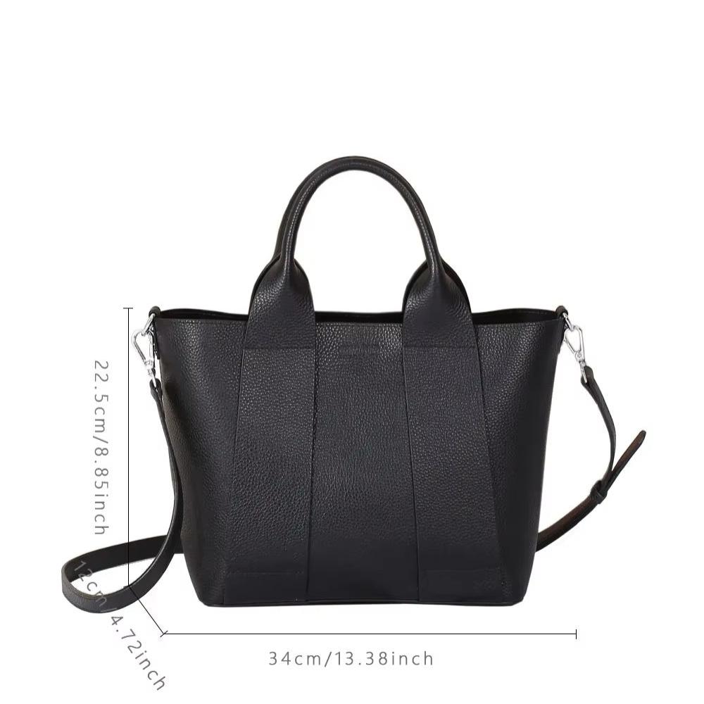 Borsa a mano in pelle nera con tracolla regolabile, dimensioni 34x22,5 cm. Design elegante, ideale per moda donna e accessori di lusso.