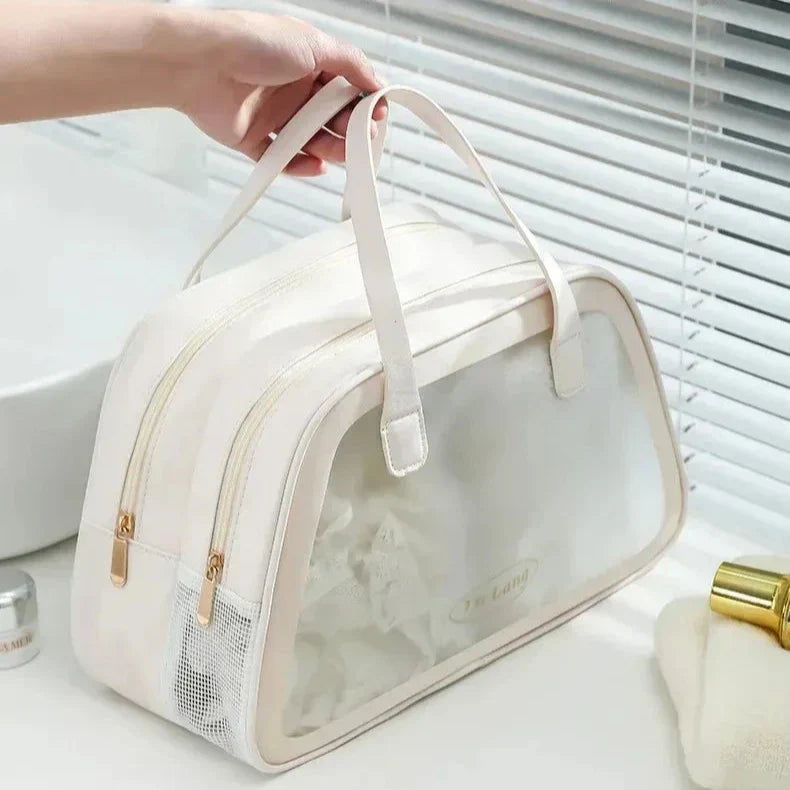 Borsa da viaggio bianca con doppia cerniera, tasca in rete e manici, ideale per organizzare articoli da toeletta. Design elegante e funzionale.