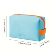 Astuccio da viaggio azzurro con cerniera arancione, dimensioni 16,5x11,5x7 cm, ideale per cosmetici e accessori. Design compatto e moderno.