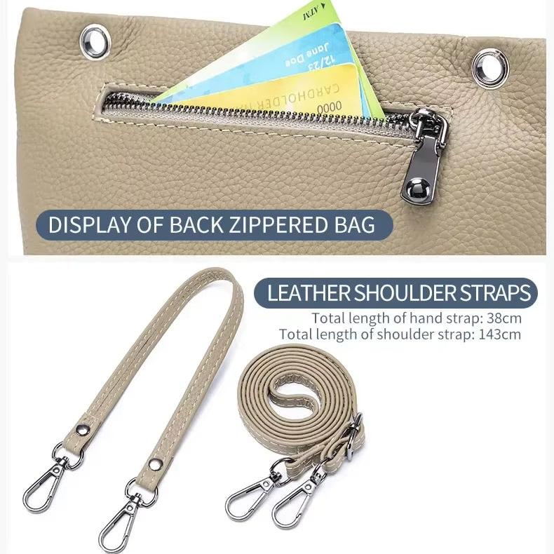 Borsa in pelle beige con cerniera posteriore, tasca per carte, tracolla regolabile, ganci metallici. Lunghezza tracolla: 143 cm.