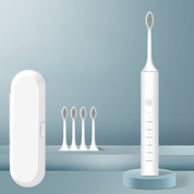 Spazzolino elettrico bianco con testine di ricambio e custodia, design moderno, ideale per igiene orale avanzata e pulizia dentale efficace.