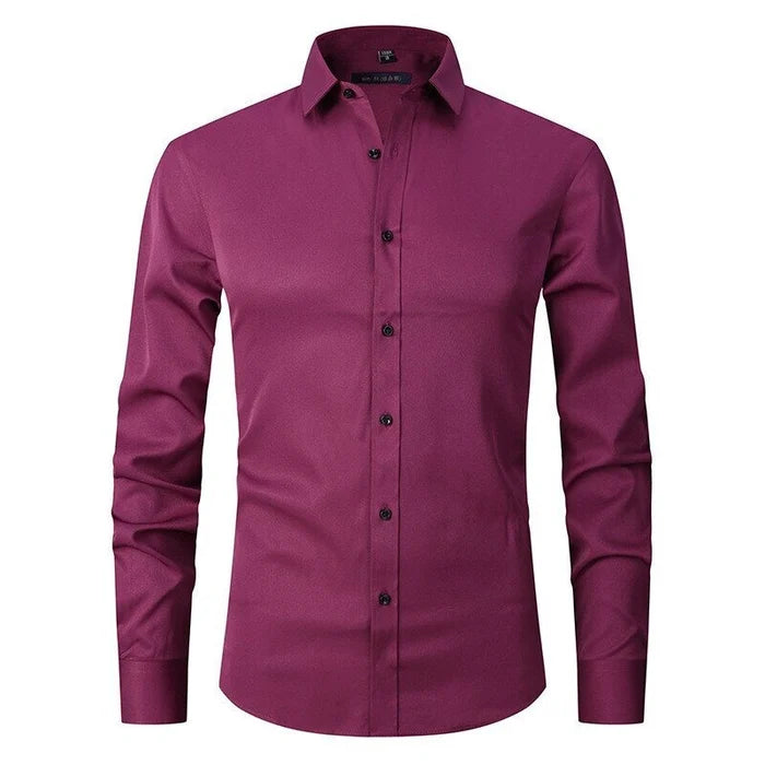Camicia uomo elegante bordeaux, maniche lunghe, colletto classico, bottoni neri, tessuto liscio. Ideale per abbigliamento formale e casual.