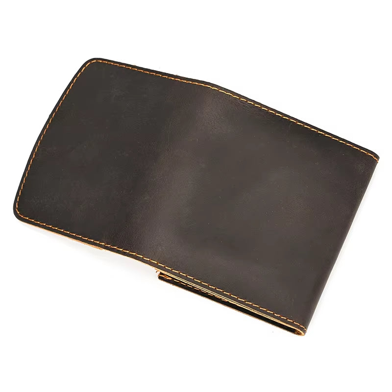 Portafoglio in pelle marrone scuro, design elegante e minimalista, cuciture a contrasto, accessorio moda uomo, alta qualità, ideale per regali.