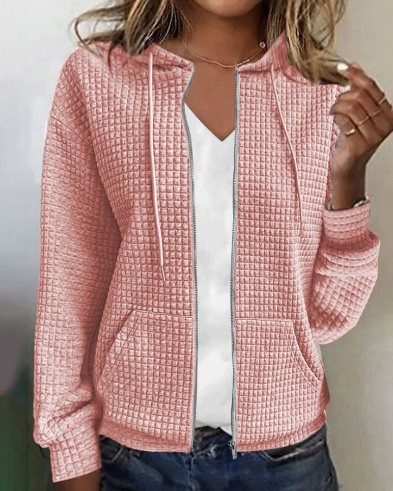 Giacca donna rosa con cappuccio, tessuto trapuntato, zip frontale, tasche laterali. Moda casual autunno, abbigliamento femminile trendy.