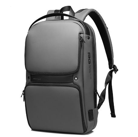 Zaino grigio moderno con design minimalista, tasche multiple e spallacci imbottiti. Ideale per laptop, viaggi e uso quotidiano.
