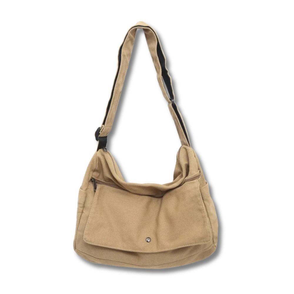Borsa a tracolla beige in tela, design casual con tasca frontale e chiusura a bottone. Accessorio moda versatile per uomo e donna.