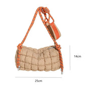 Borsa a tracolla trapuntata beige con corda arancione, dimensioni 25x14 cm. Design moderno, accessorio moda donna, stile casual chic.