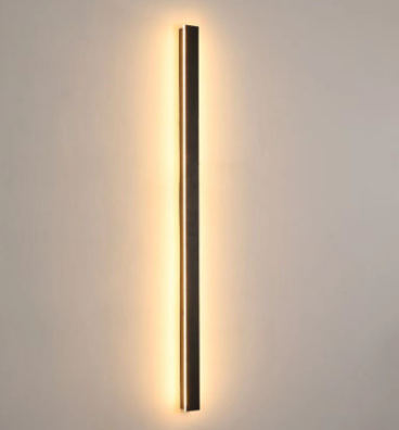 Lampada da parete LED moderna, design minimalista, luce calda, montaggio verticale, ideale per illuminazione interna, decorazione casa elegante.