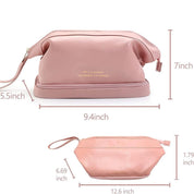 Borsa da toilette rosa in pelle sintetica, dimensioni 9,4x7x5,5 pollici, con cerniera e manico. Ideale per viaggi, cosmetici e accessori.