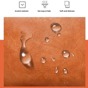 Gocce d'acqua su pelle sintetica marrone, resistente ai graffi, non sbiadisce facilmente, morbida e delicata. Materiale di alta qualità per arredamento.
