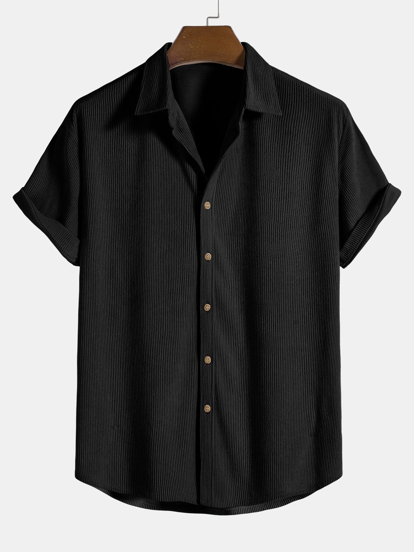 Camicia nera a maniche corte in cotone, design casual con colletto classico e bottoni marroni. Ideale per moda estiva uomo.