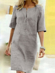 Abito donna in lino grigio, maniche corte, scollo a V, design elegante e casual. Perfetto per look estivi e primaverili.
