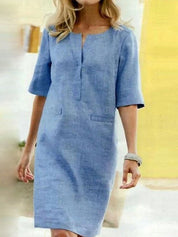 Abito estivo donna in lino azzurro, maniche corte, scollo a V, design casual elegante. Perfetto per look estivi e occasioni informali.