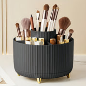 Porta trucchi nero elegante con pennelli e rossetti, design moderno, ideale per organizzare cosmetici su tavolo da trucco. Accessorio beauty essenziale.