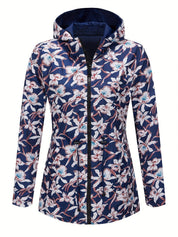 Giacca impermeabile donna con cappuccio, motivo floreale blu e bianco, chiusura zip, ideale per pioggia e outdoor. Moda autunnale elegante.