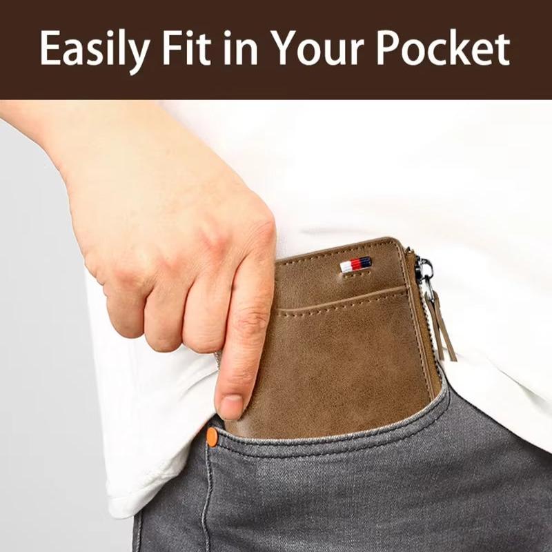 Portafoglio compatto in pelle marrone, design minimalista, entra facilmente in tasca. Ideale per uomo, pratico e leggero.