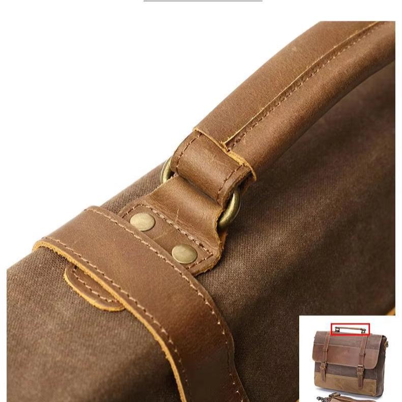 Borsa a tracolla in tela marrone con dettagli in pelle, fibbia in metallo e cuciture rinforzate. Design robusto e vintage per uomo e donna.