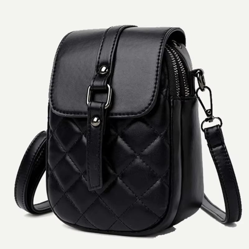 Borsa a tracolla nera in pelle trapuntata con chiusura a fibbia, design elegante e compatto, ideale per moda donna e accessori di tendenza.