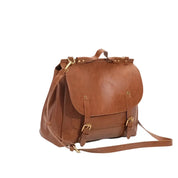 Zaino in pelle marrone con chiusura a fibbia, manico superiore e tracolla regolabile. Design elegante e spazioso, ideale per l'uso quotidiano.
