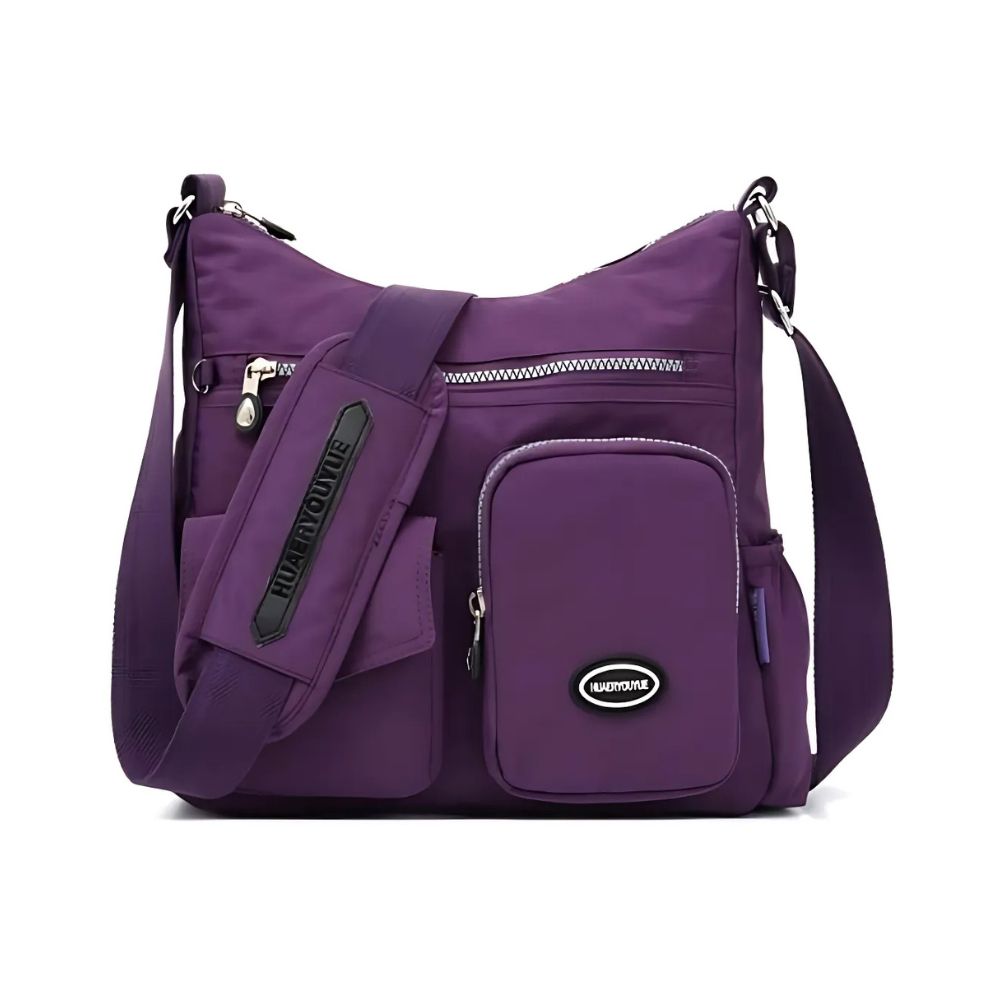 Borsa a tracolla viola in nylon con tasche multiple, cerniere argentate e logo frontale. Design moderno e funzionale per donna.