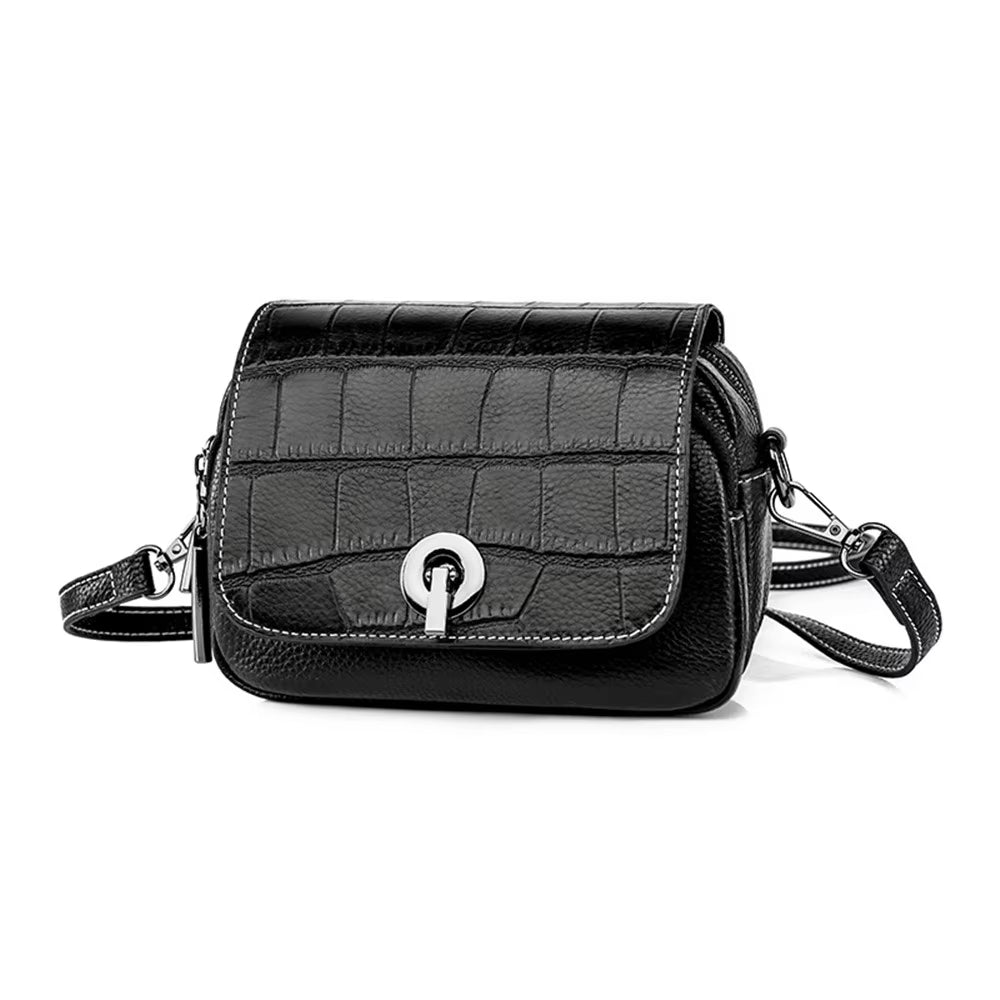 Borsa a tracolla in pelle nera con texture coccodrillo, chiusura a gancio argentata, design elegante e moderno, ideale per moda femminile.