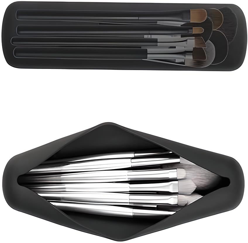 Set di pennelli da trucco professionali in custodia nera, ideale per applicazione di cosmetici. Accessori essenziali per make-up artist e appassionati.
