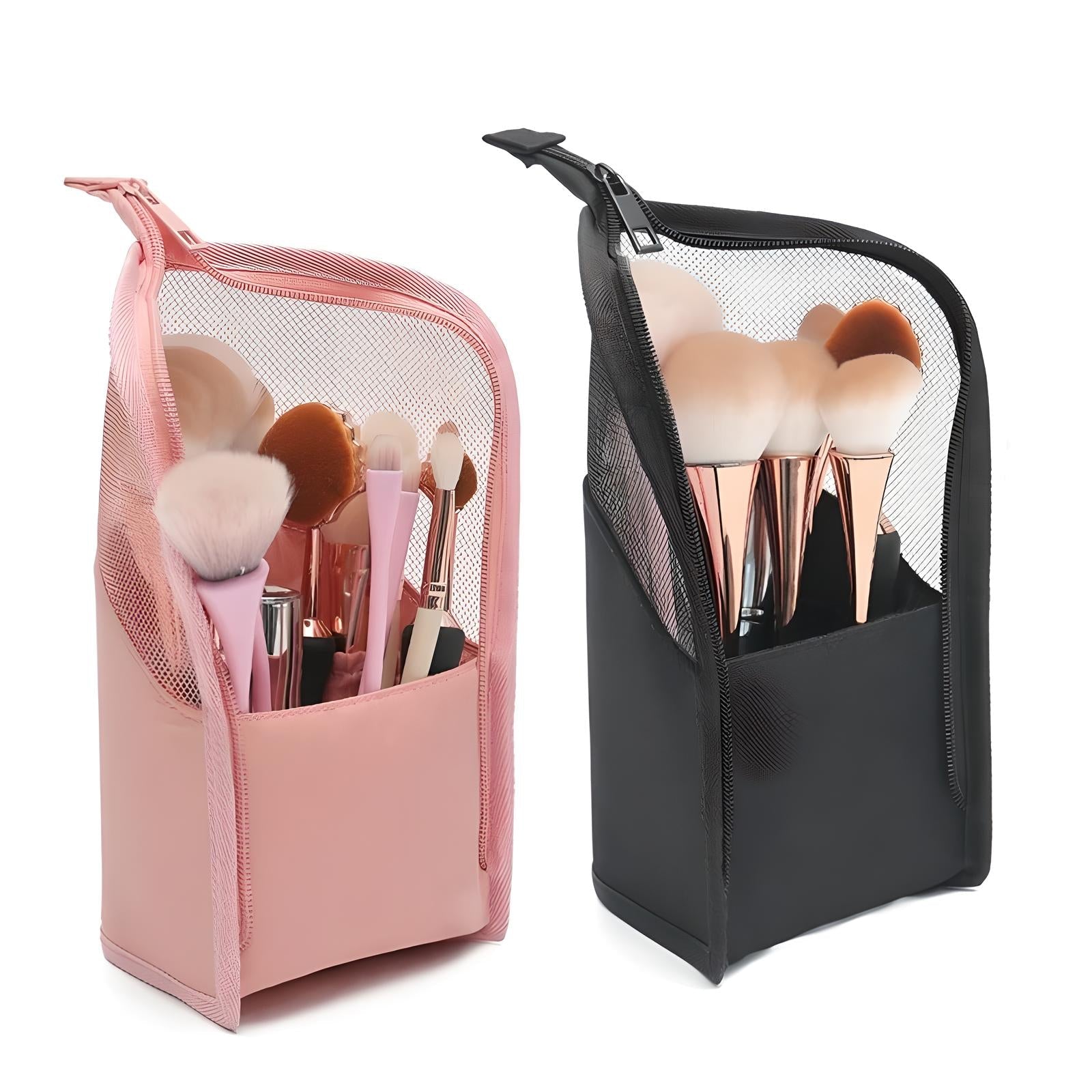 Due astucci per pennelli trucco in pelle sintetica, uno rosa e uno nero, con cerniera e setole morbide. Accessori cosmetici eleganti e pratici.